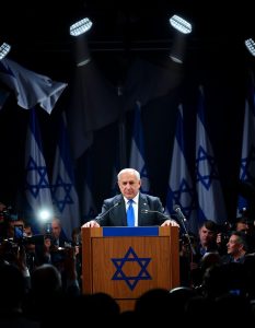 3 Motivos de Netanyahu para Trazer Seu Ex-Rival ao Governo
